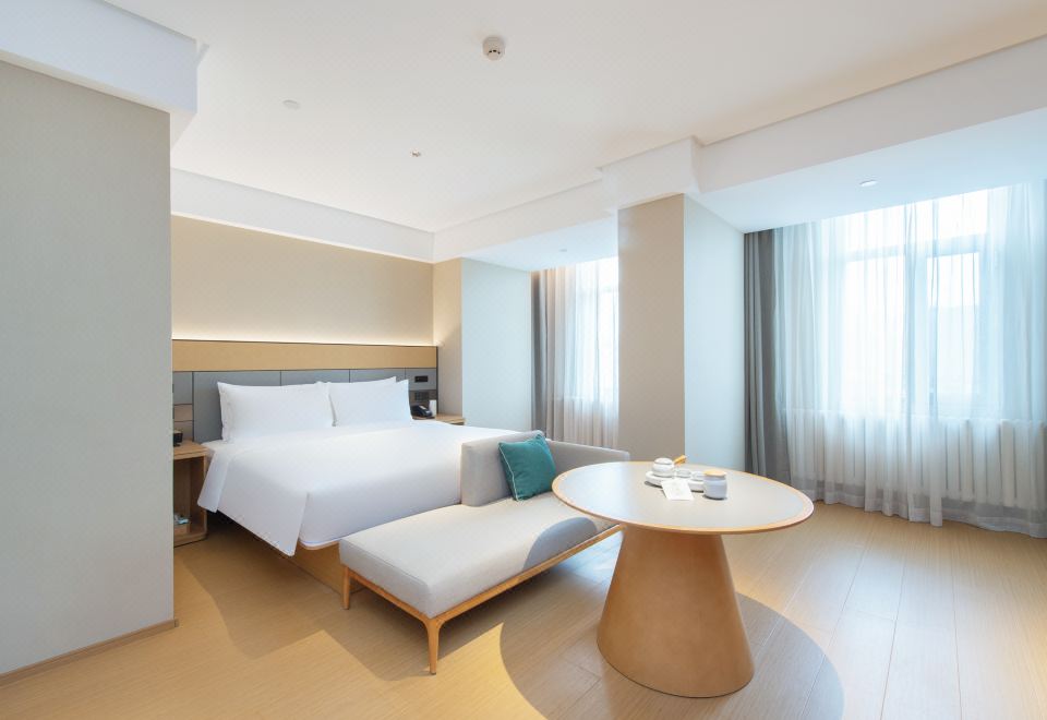 商務大床房（小冰箱+智能馬桶+手機投屏）