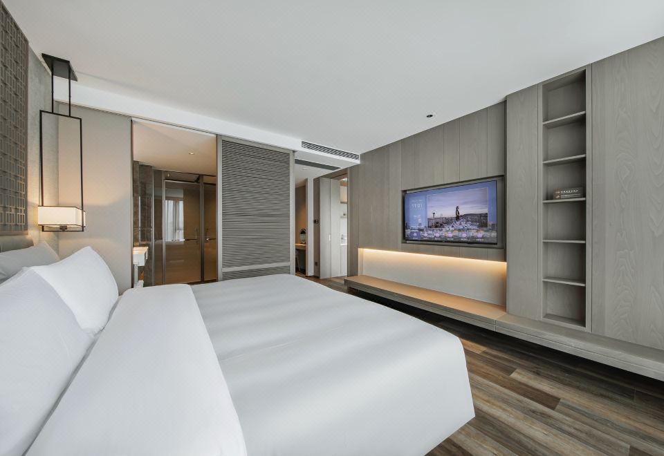 Deluxe Supreme Suite