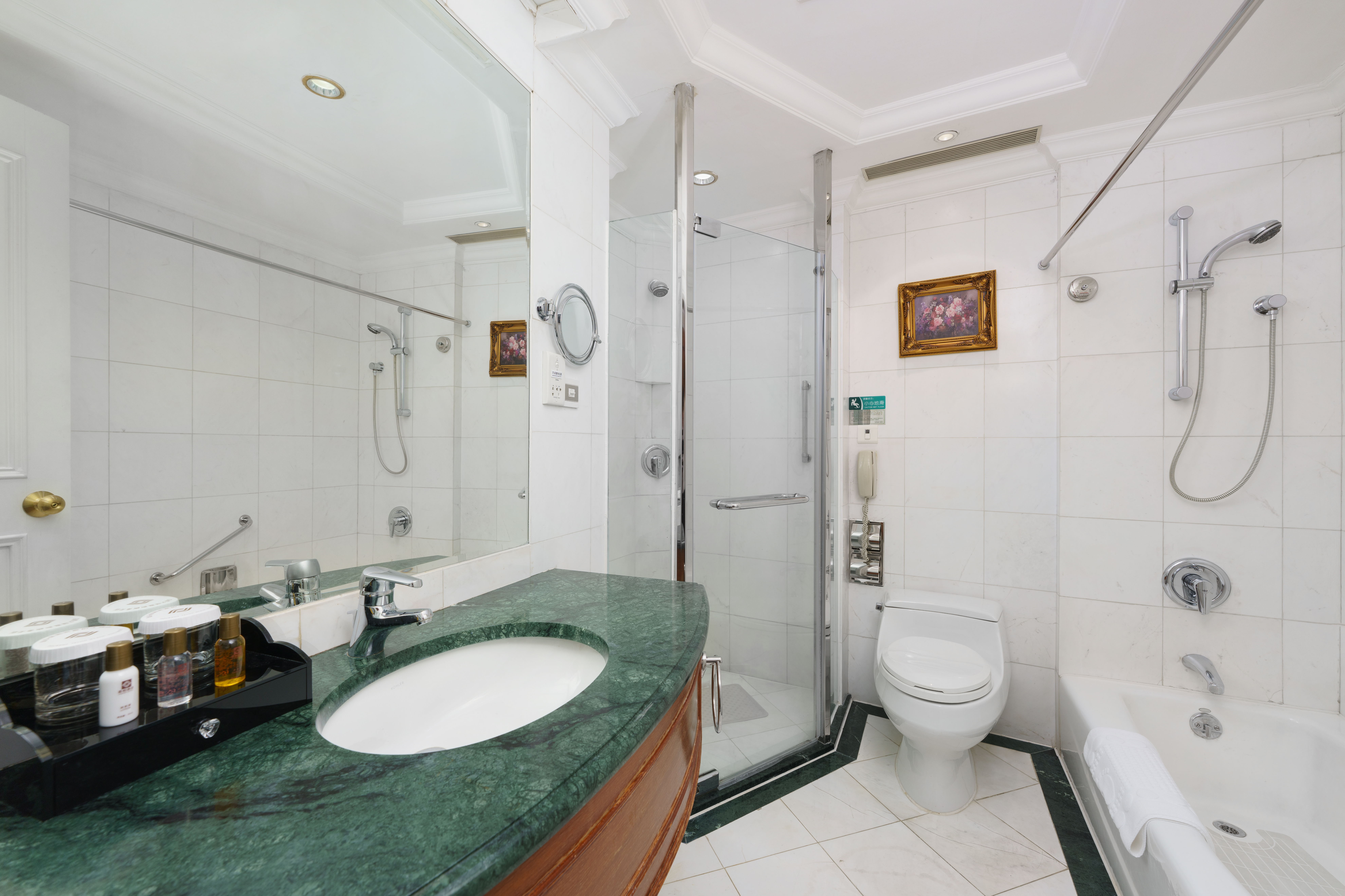 Shantou Golden Gulf  Hotel (Vientiane City)商务豪华大床房（俯瞰城景，楼层客厅）