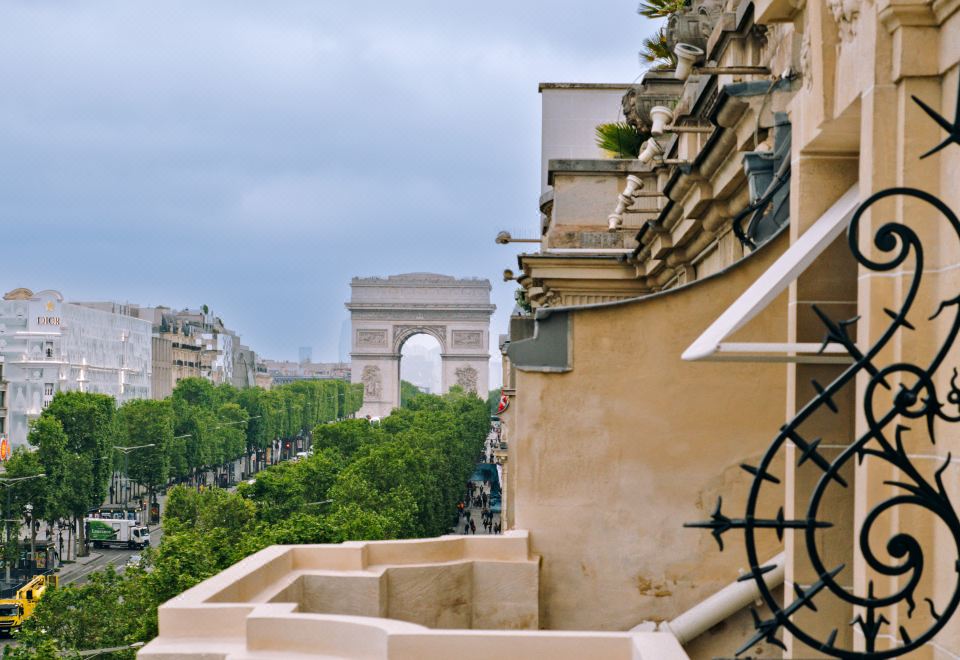 Fraser Suites le Claridge Champs-ElyséesOne Bedroom Executive Suite- Champs Elysees View