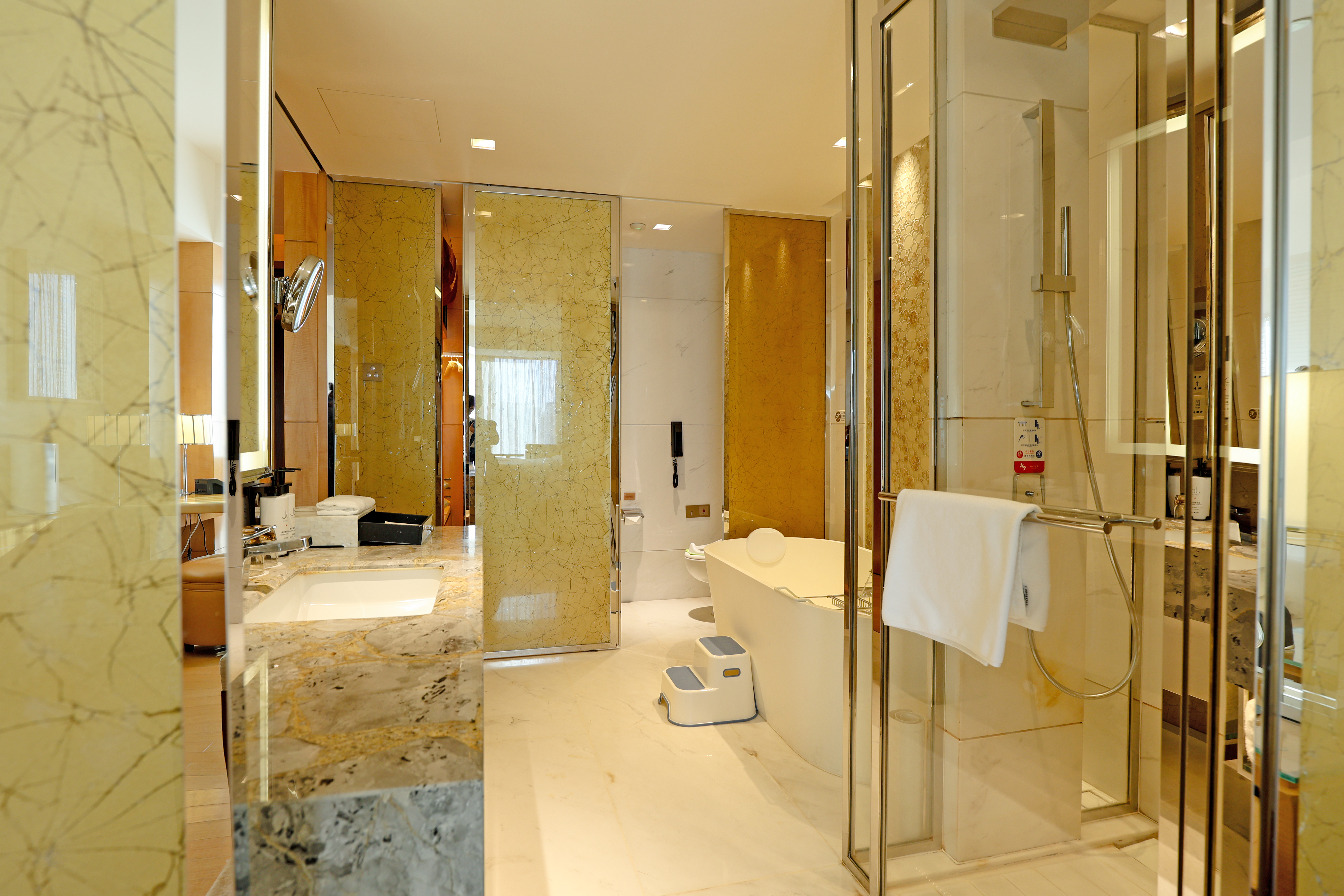 亲子豪华双床房