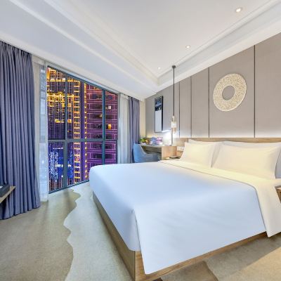 舒適大床房 紅墣假日江景飯店（重慶洪崖洞解放碑步行街店）優惠