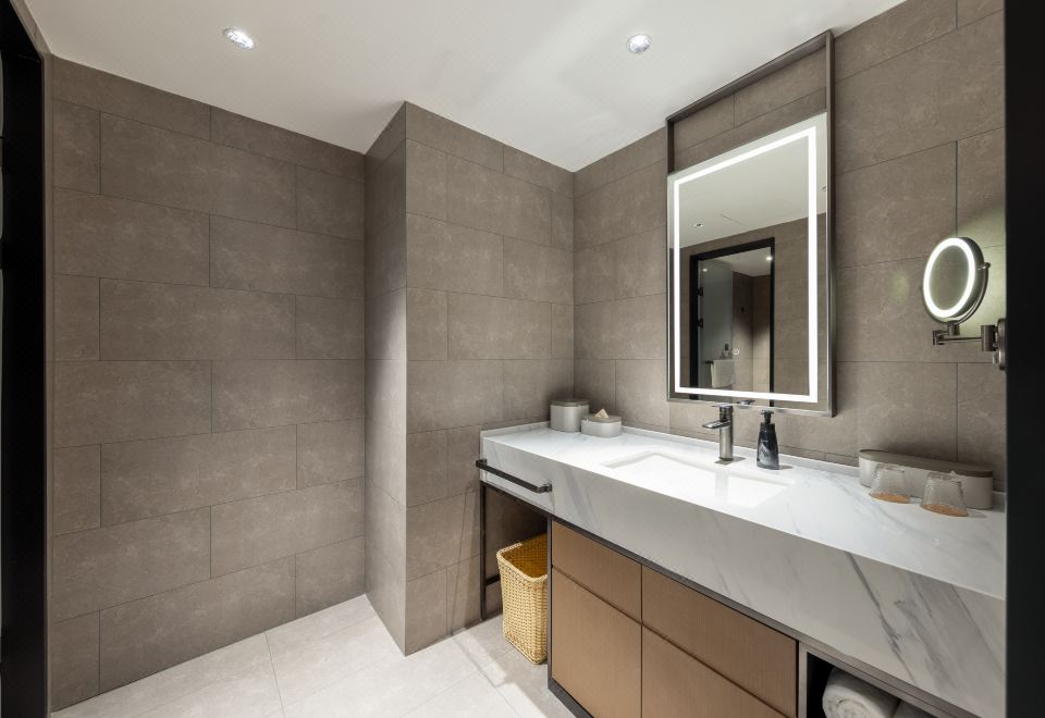 尊享套房（投屏+智能客控）