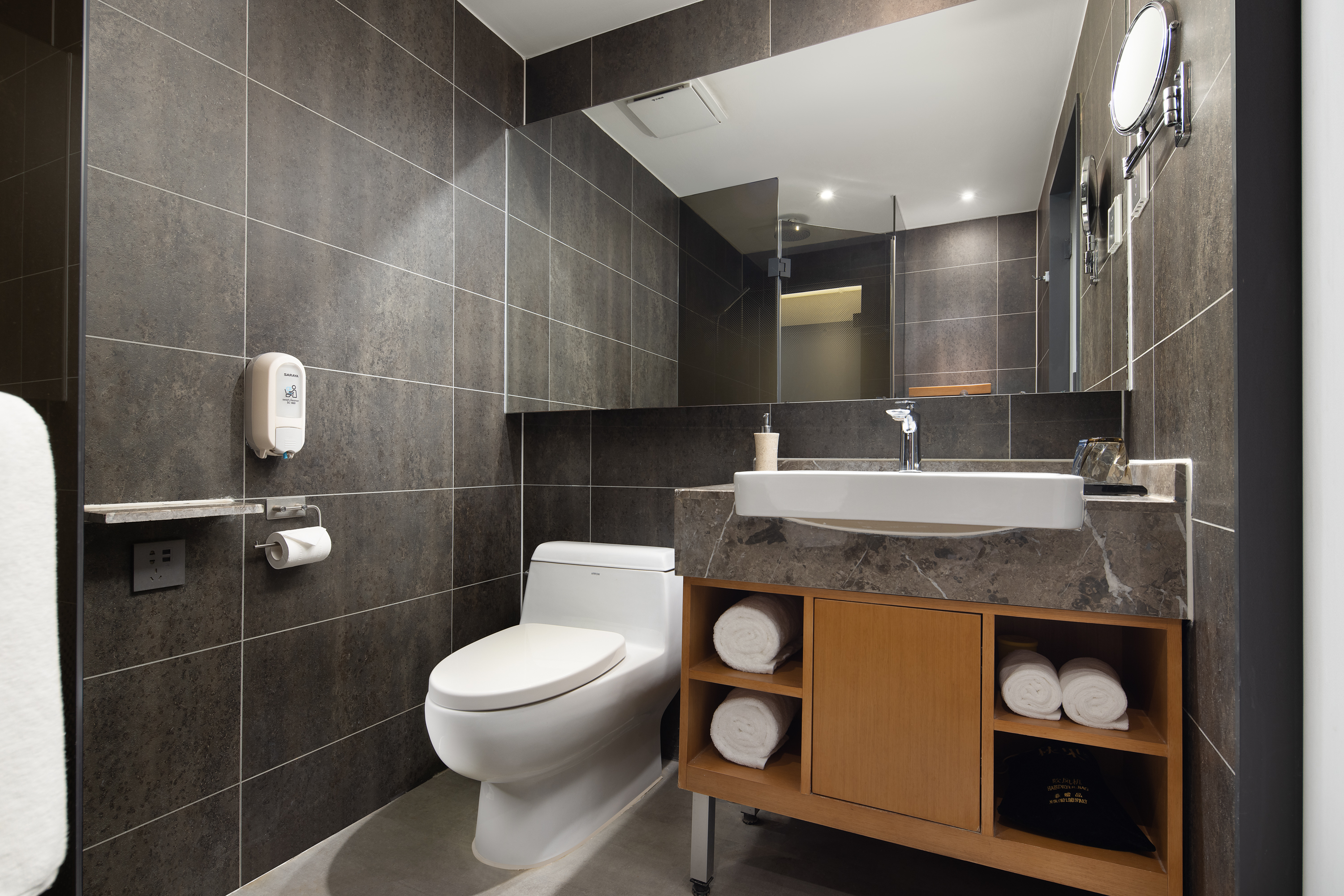 明星舒适大床房（明亮外窗+会客沙发区+柔软羽绒枕）