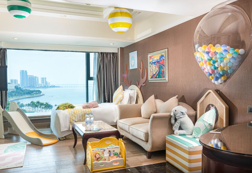 糖果飛屋主題180°海景日出家庭房（玩具桌 | 滑滑梯）