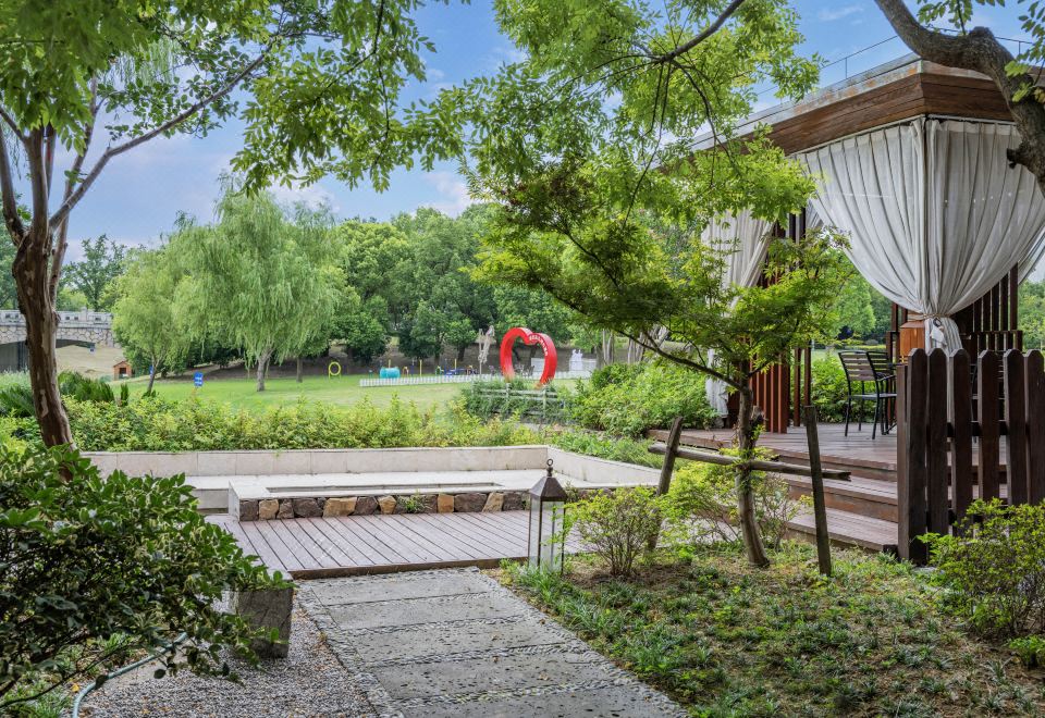 别墅近水露台六居整栋