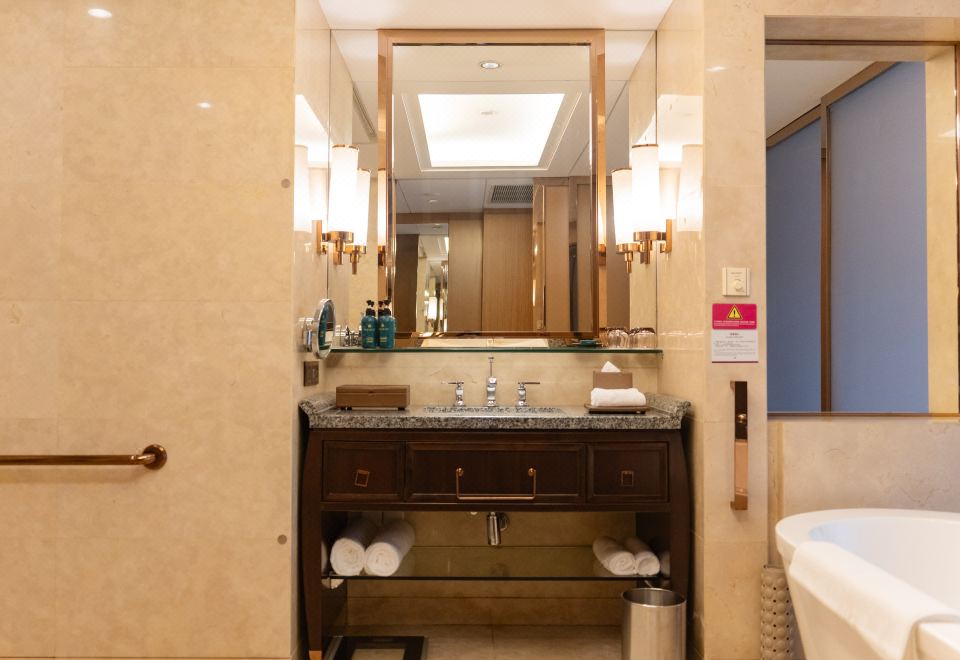 家庭聯通房（1間大床+1間雙床）