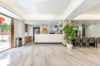 Baoting Jinyue Homestay Hotel