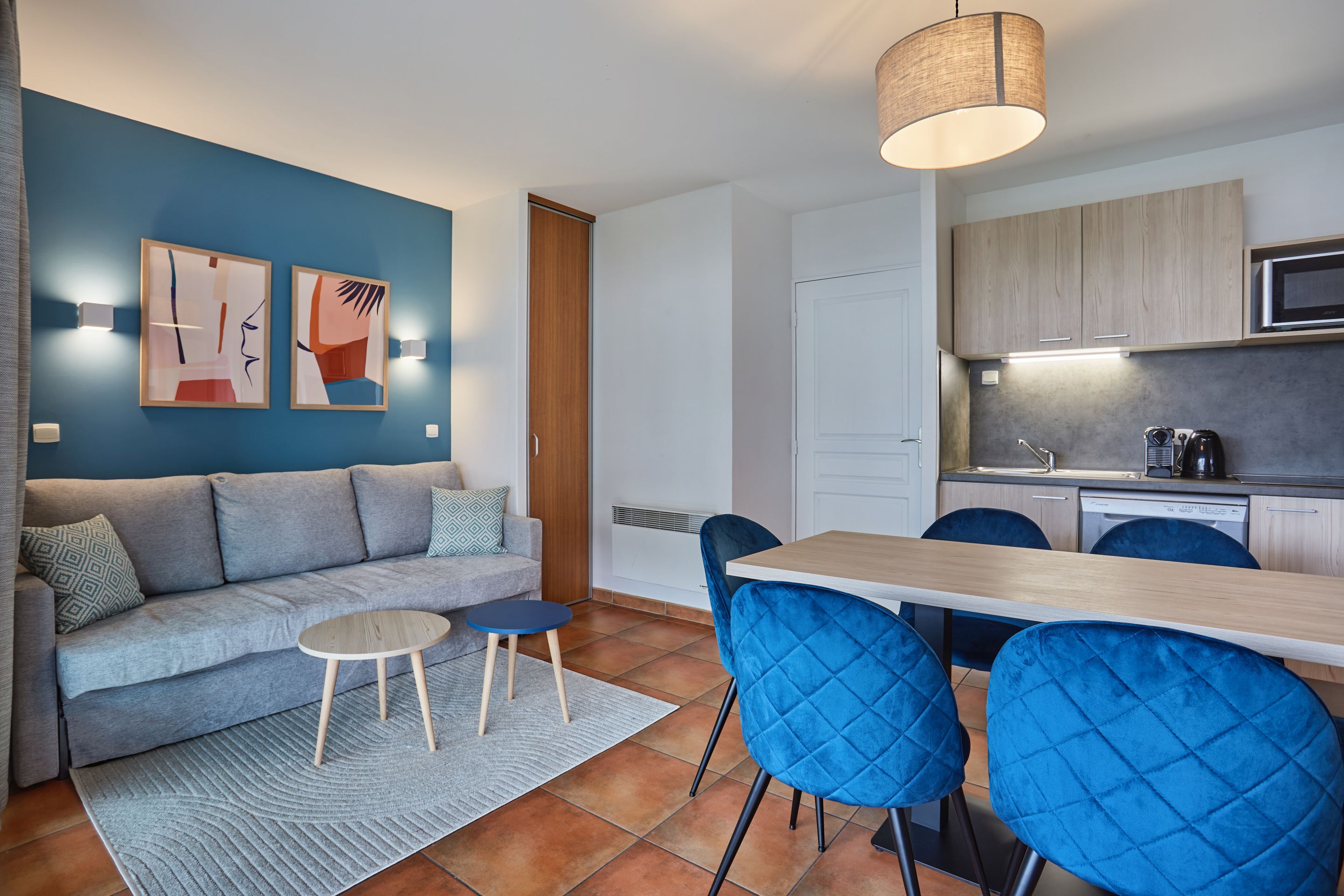 三人房 六名客人