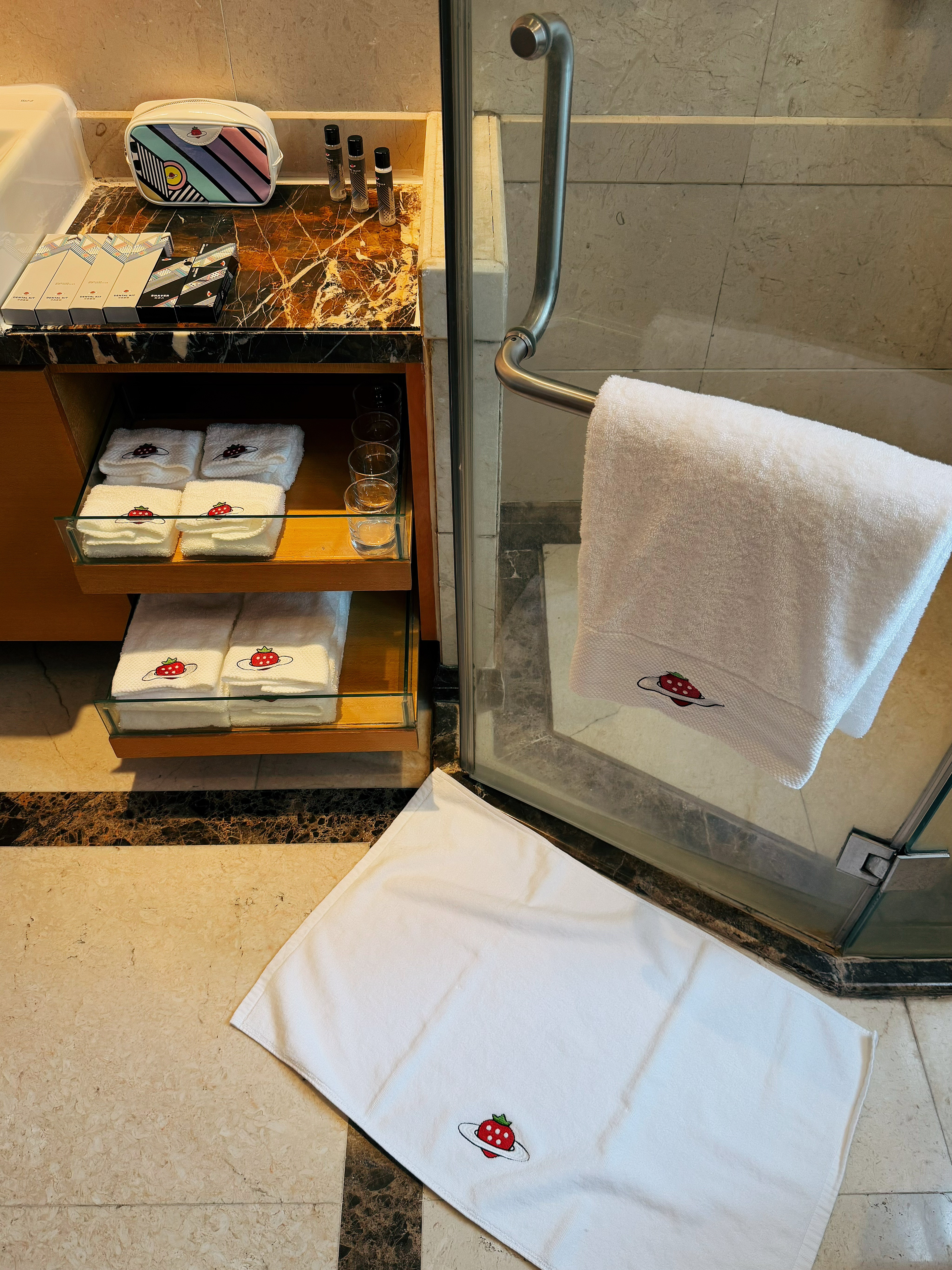 草莓主题两居室｜全景大阳台｜洗衣机｜全功能厨房