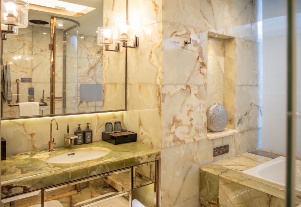 暖汤温泉·司陪大床房（无窗）