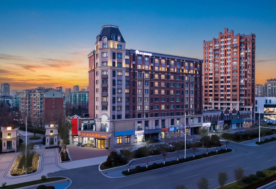 Vienna Hotel (Chengyang Wanxianghui Store) - Housity
