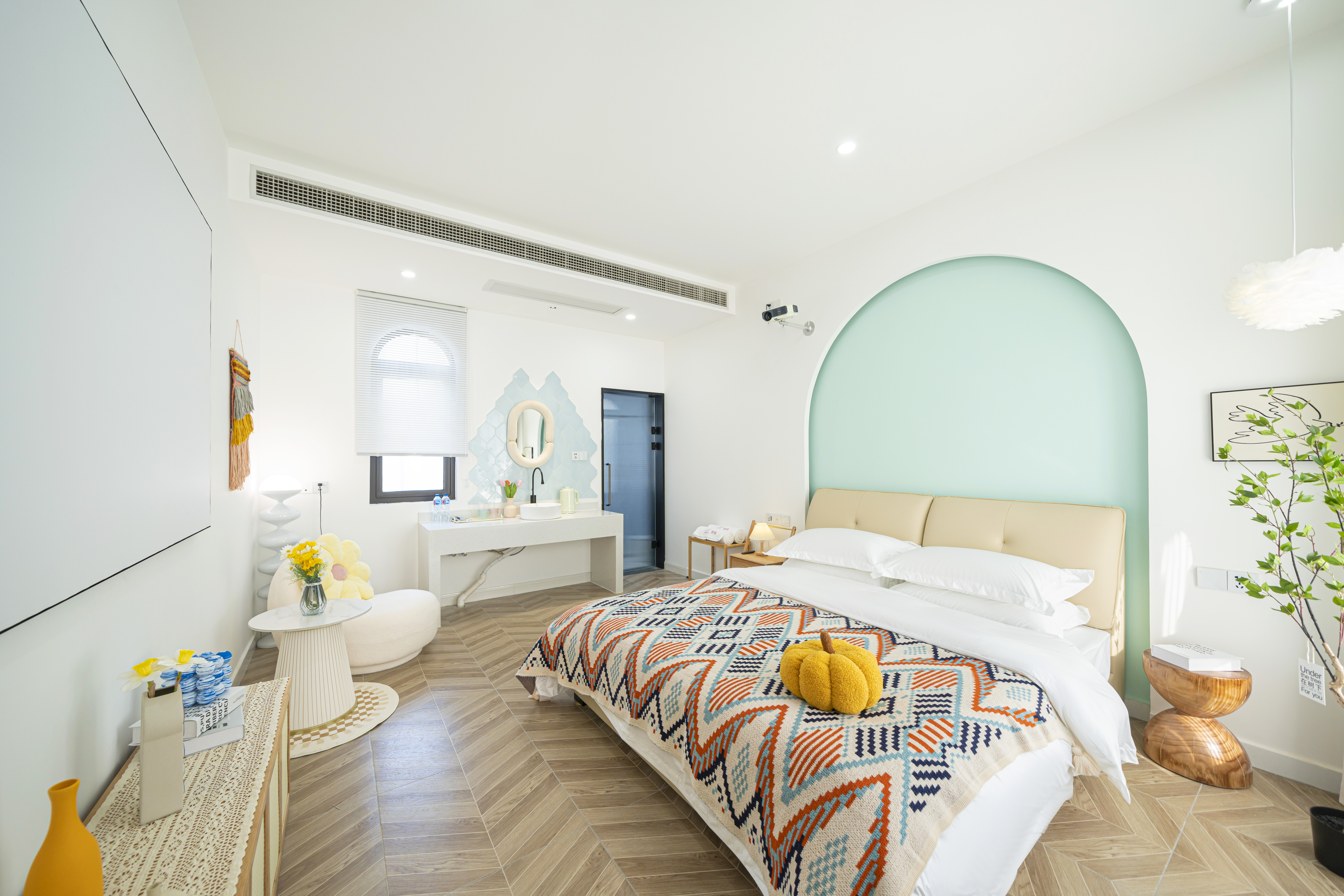 雅致温馨投影大床房