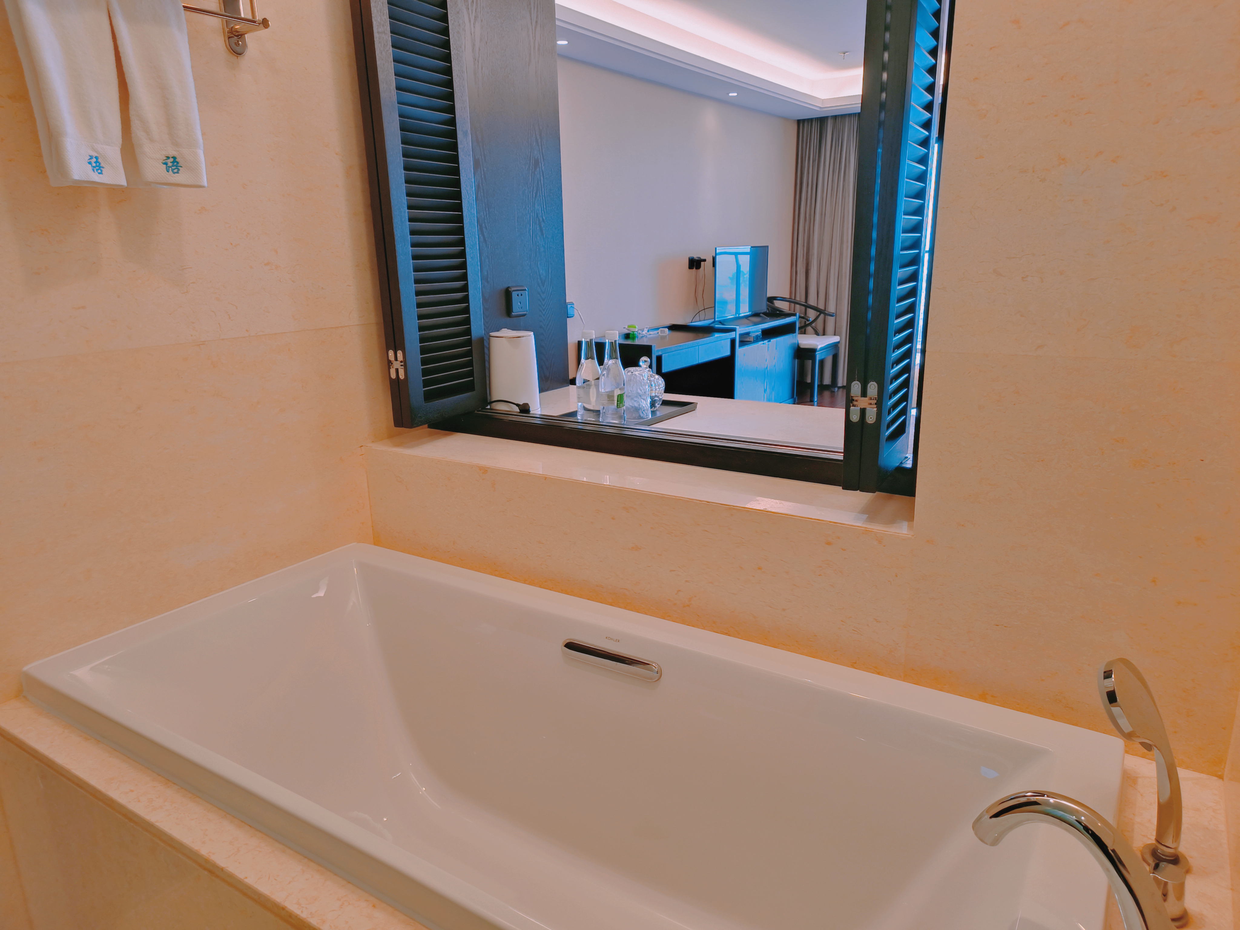 遇见·湖景露台双床房