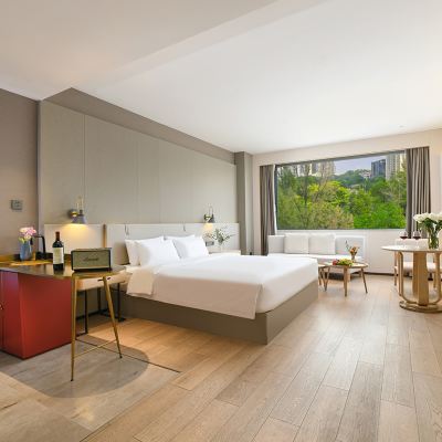 景緻大床房（超大客房+超大外窗+星級床品） XW Hotel 璽程設計飯店（深圳華僑城創意園店）優惠