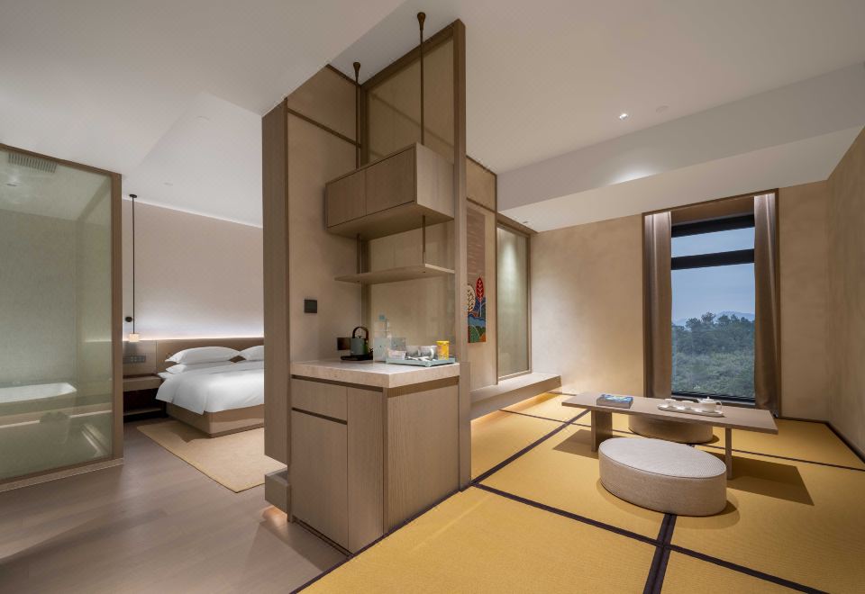 盼云榻榻米家庭落日小套房