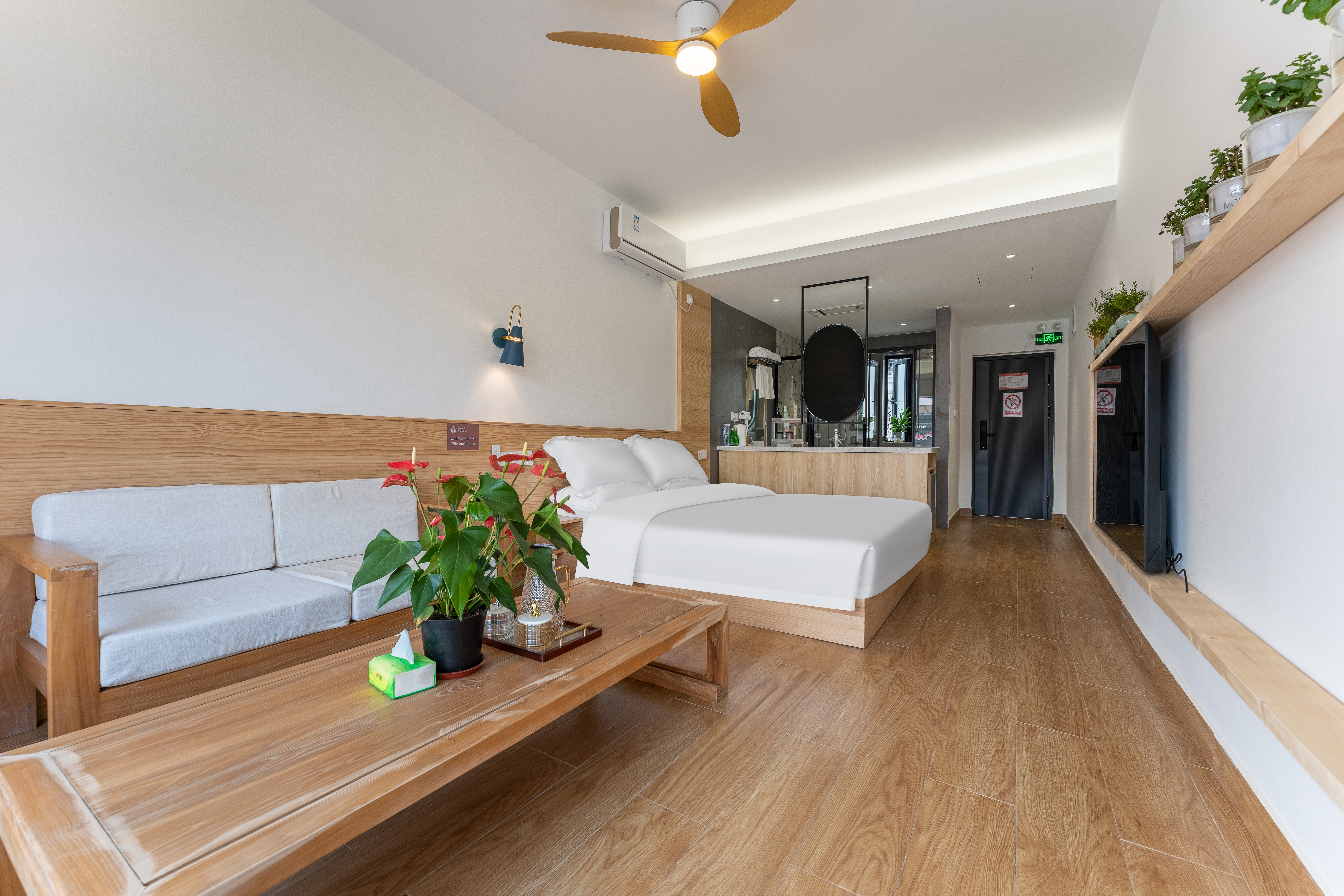 东井·露台大床房丨小冰箱+品茶露台+古桥河景