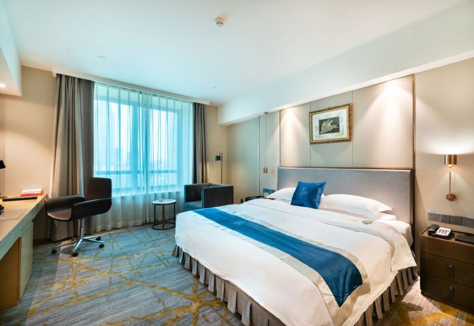 Tianjin Golden Crown HotelDeluxe Queen Room