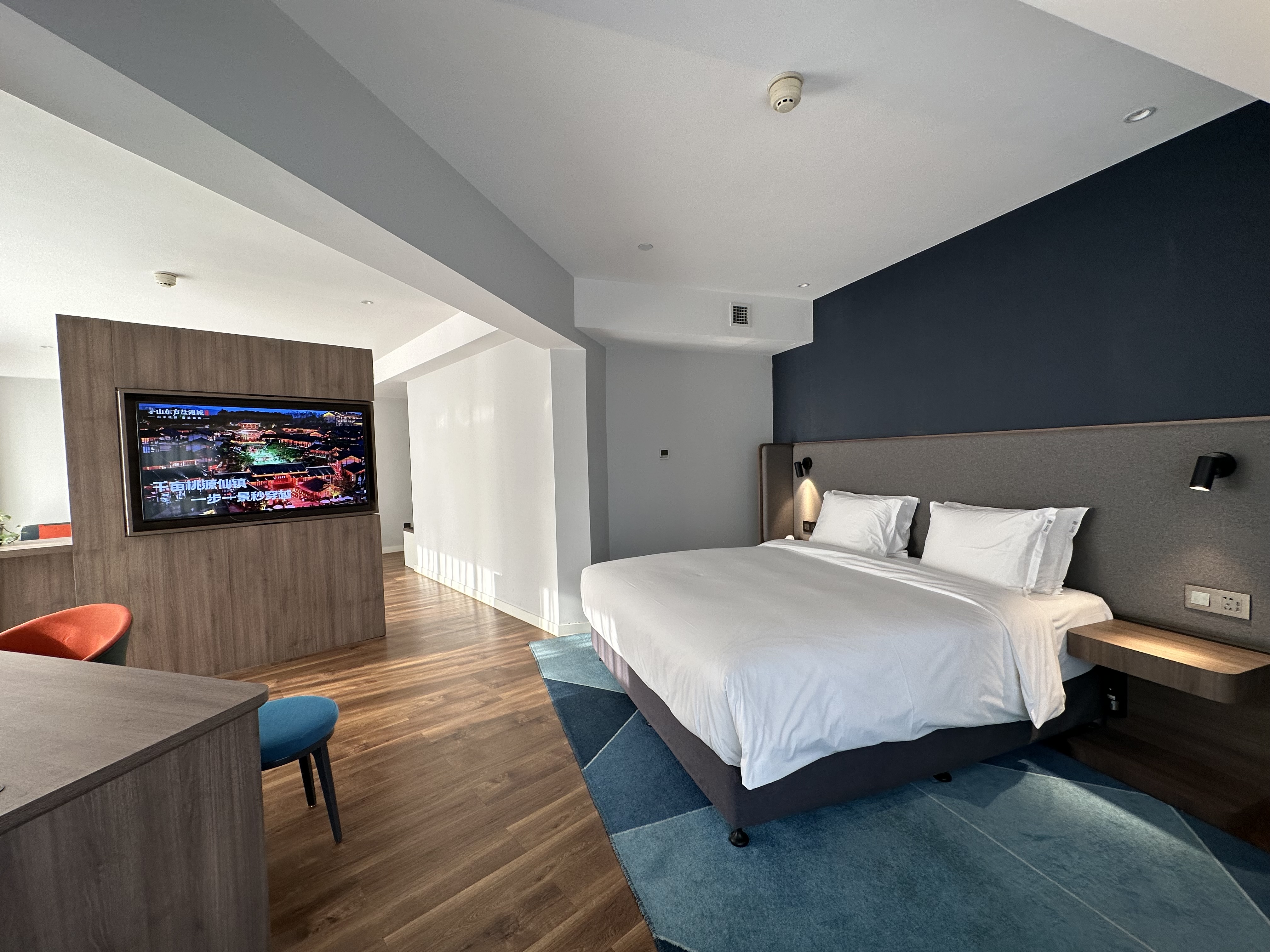 行政小套房[旋转电视+全景落地窗]