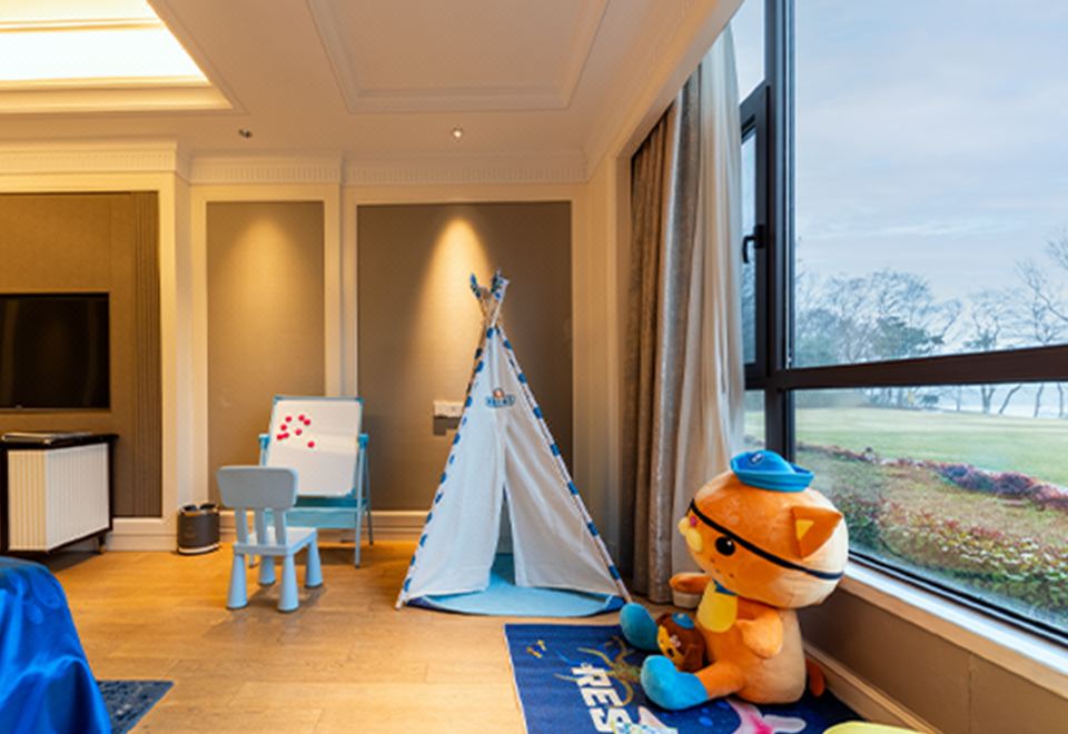 海底小纵队亲子房 -饱览湖光山色