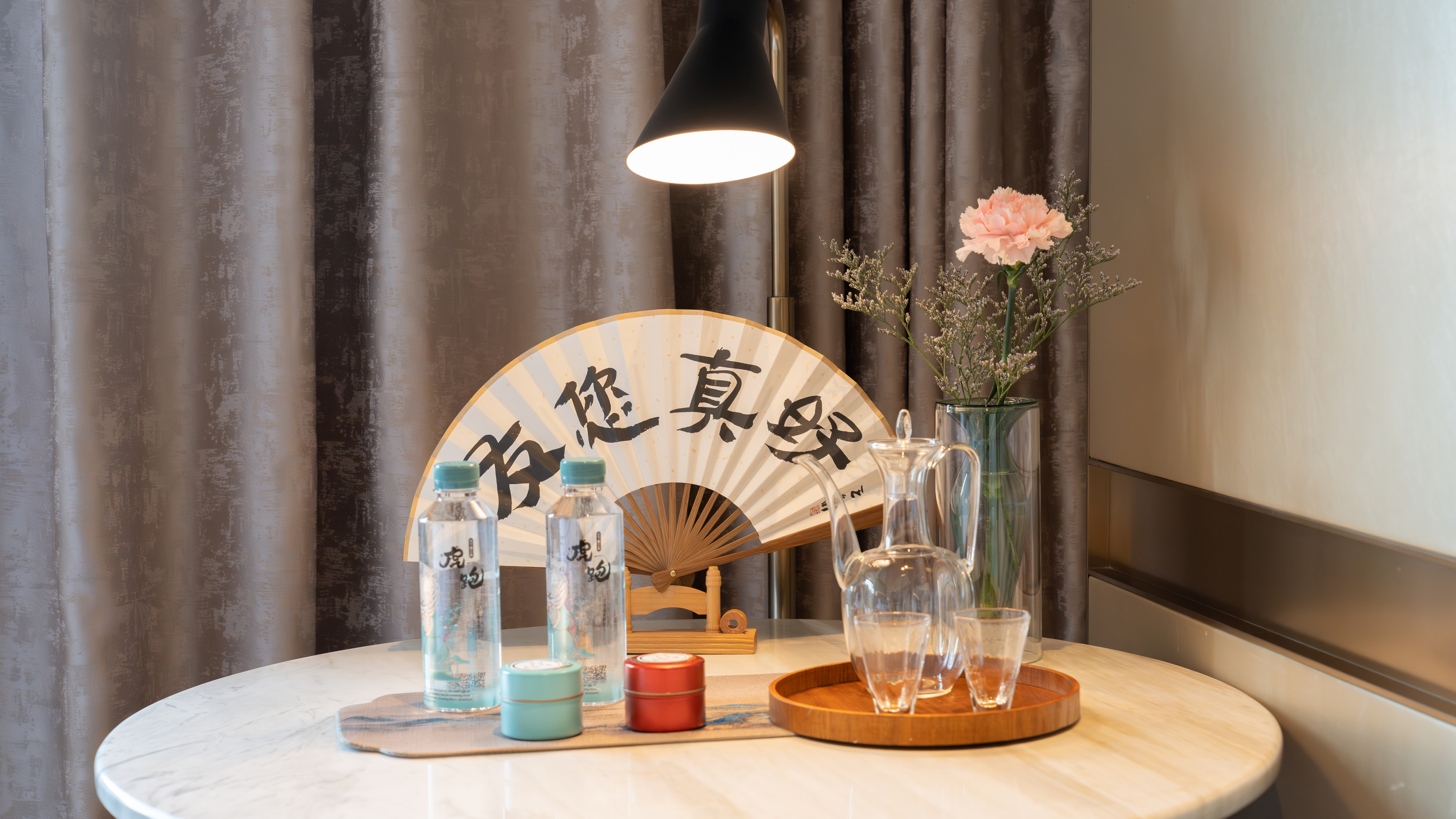 180°全湖景行政大床房