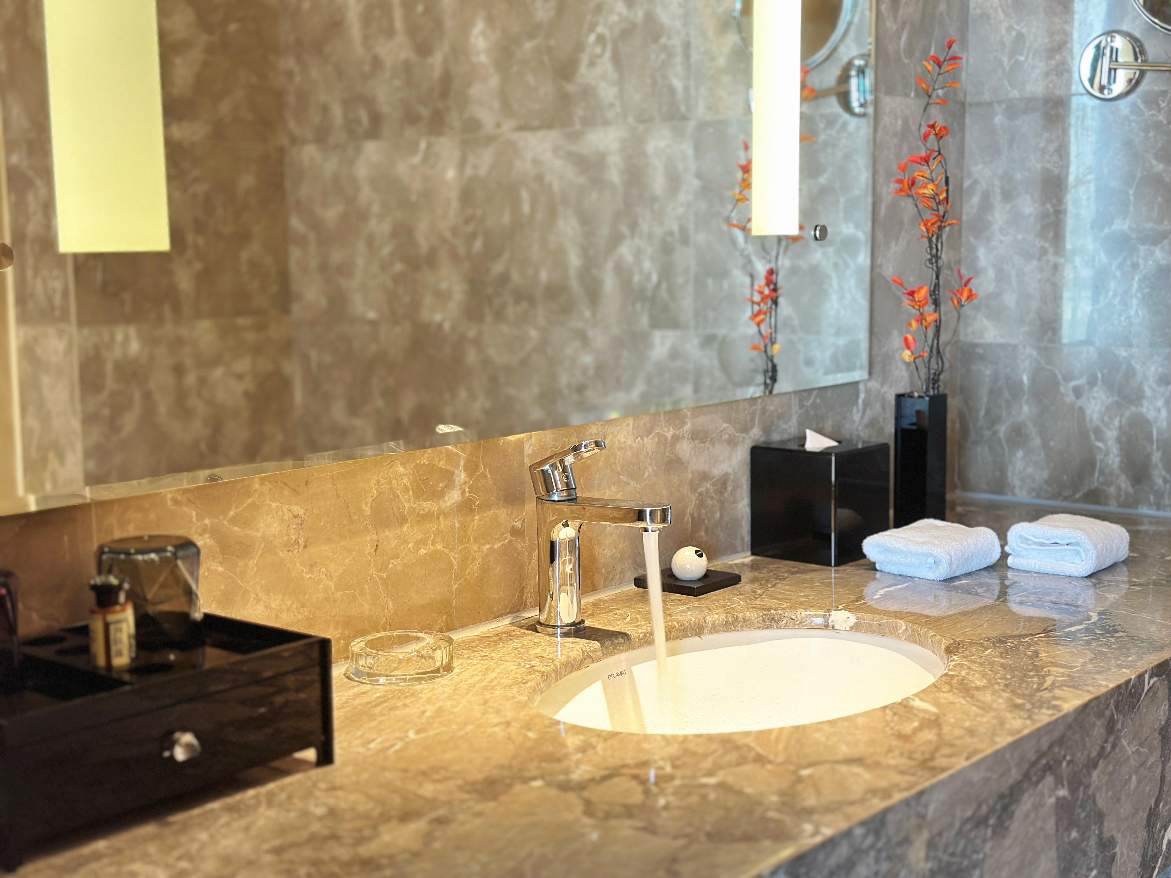 沉浸觀影?影音大床房|巨幕觀影|影視會員