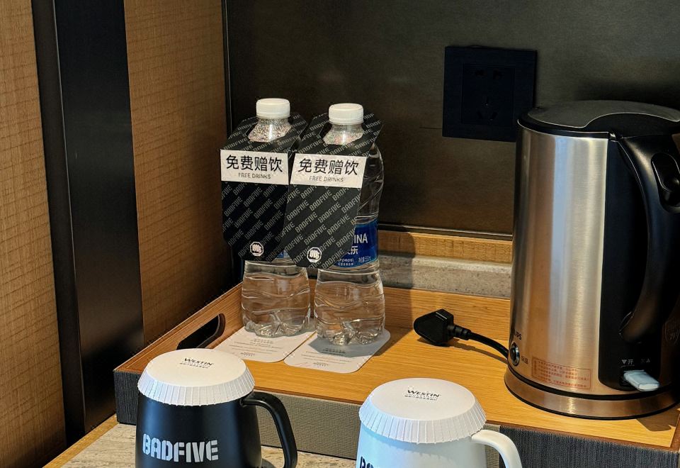 反伍LIVE WITH HOOPS双床房