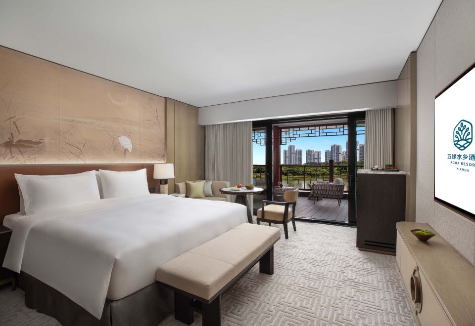 天鹅湖景尊贵豪华大床房（露台+湖景）