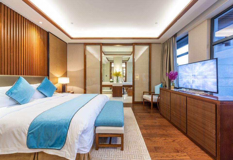 Narada Qiandao Lake Resort180 ° Deluxe Lake View Big Bed Room