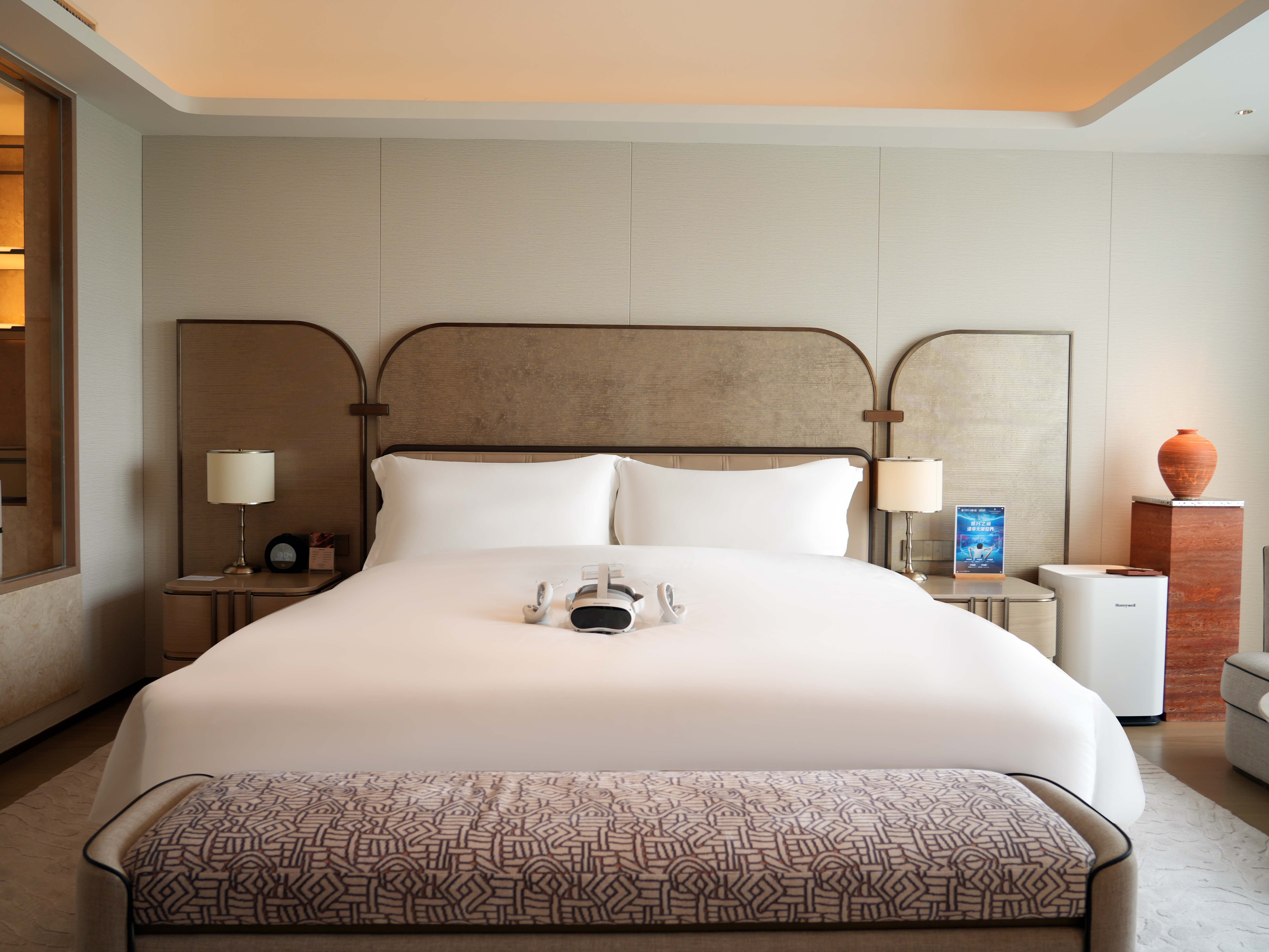 豪华房-超大床-VR主题房