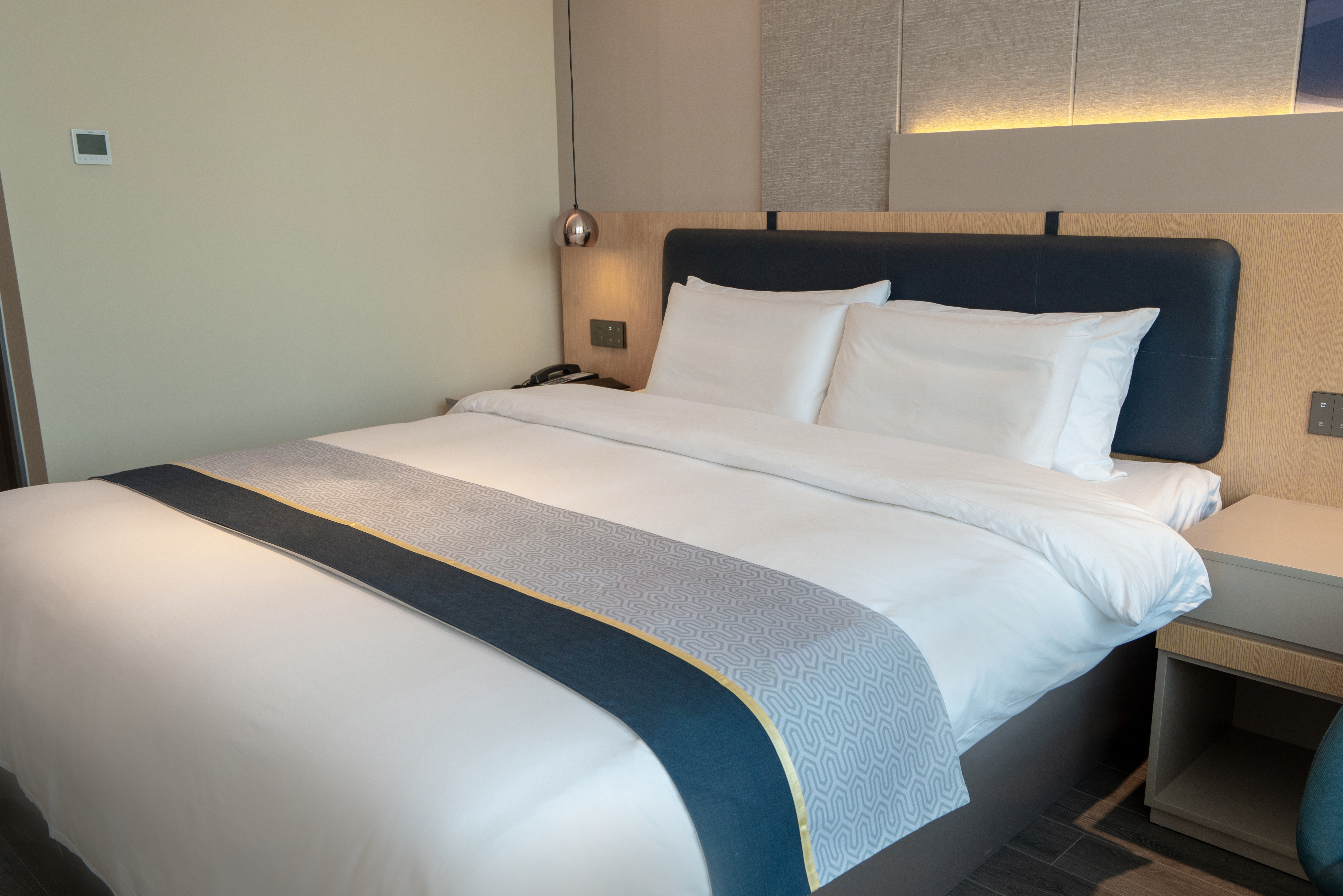 特色大床房（智能语音控制系统＋徕芬吹风机地暖开放）