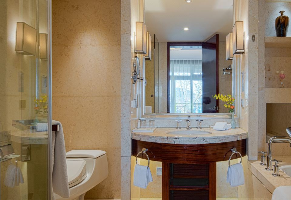 GRAND NEW CENTURY RESORT Siming Lake YuyaoSuite With Lake View