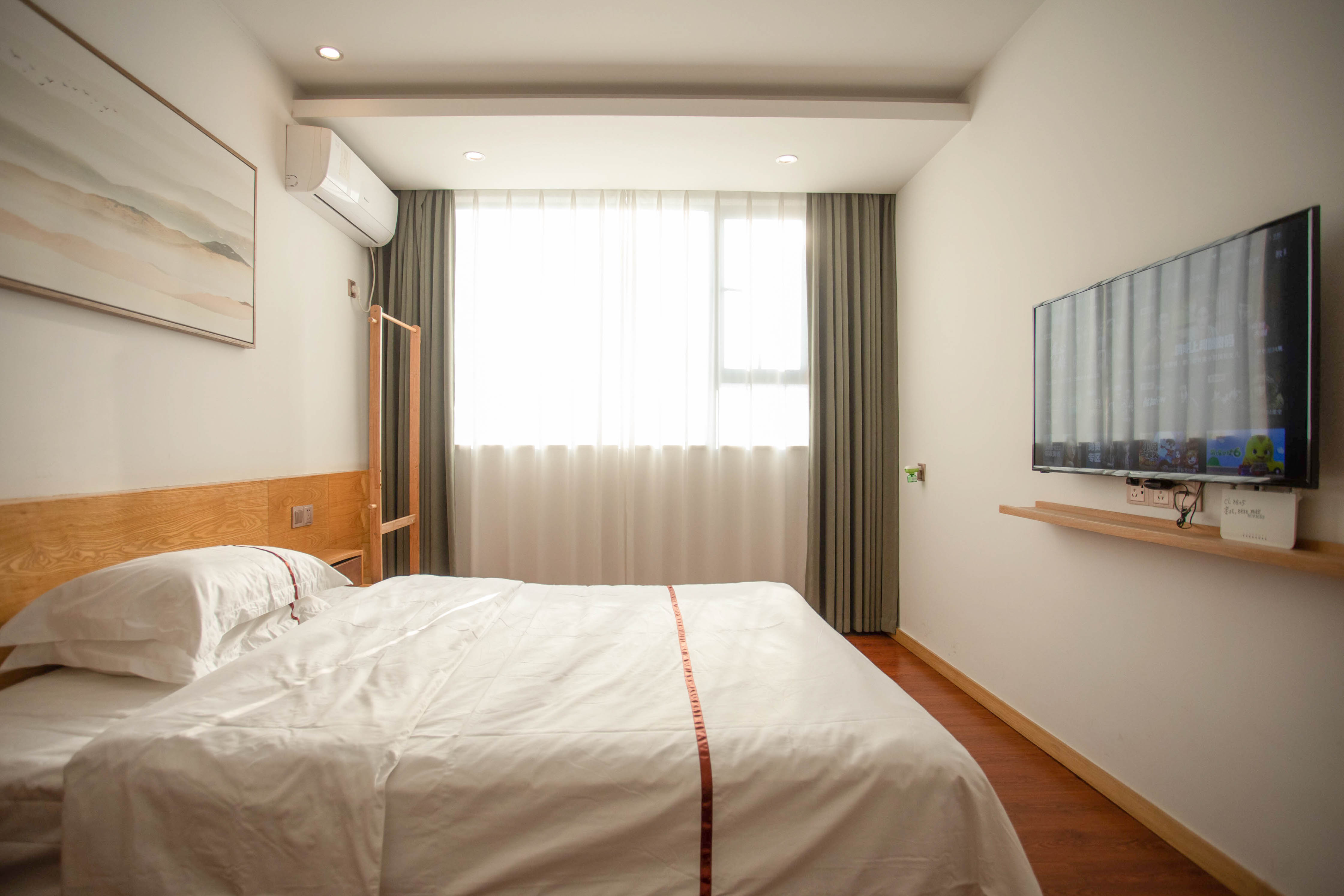 日星隐曜大床房