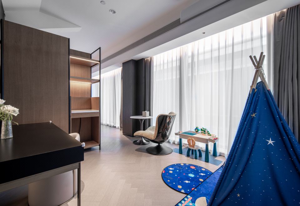Loft Children's Fun Family Room