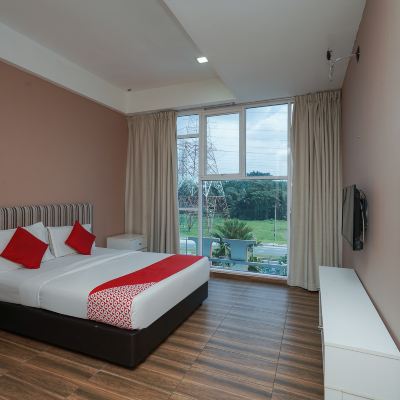 Standard Double Room Kupon OYO 90100 Bangi Gateway Hotel