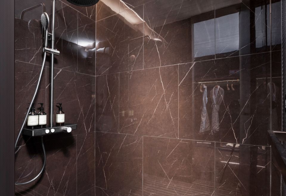 江景雙床房（一線江景+落地窗+Mini Bar）