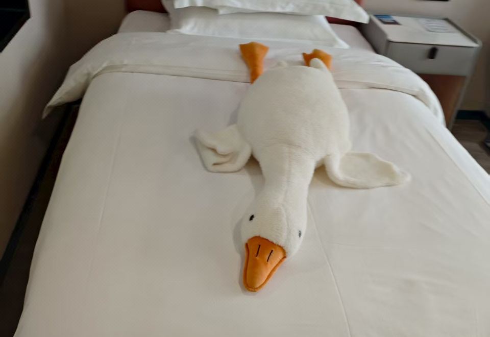 Eaton Shangpin Hotel (Bowen Institute of Technology)Deluxe Room - Courtyard-View (Double Bed) (Air Conditioner, Tv)