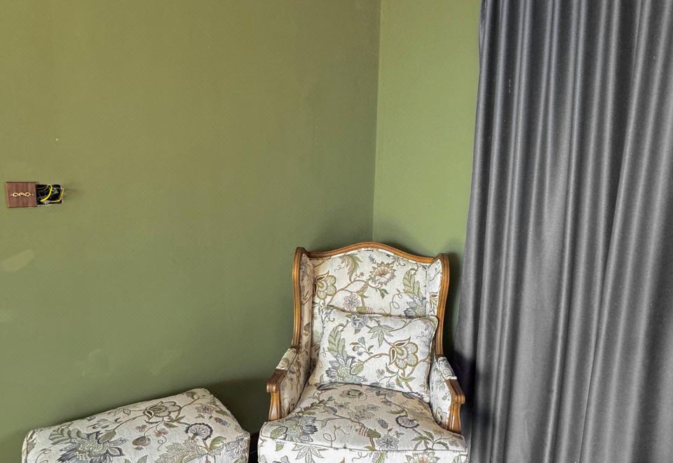 The SeaGreen Loft With Seaview Balcony