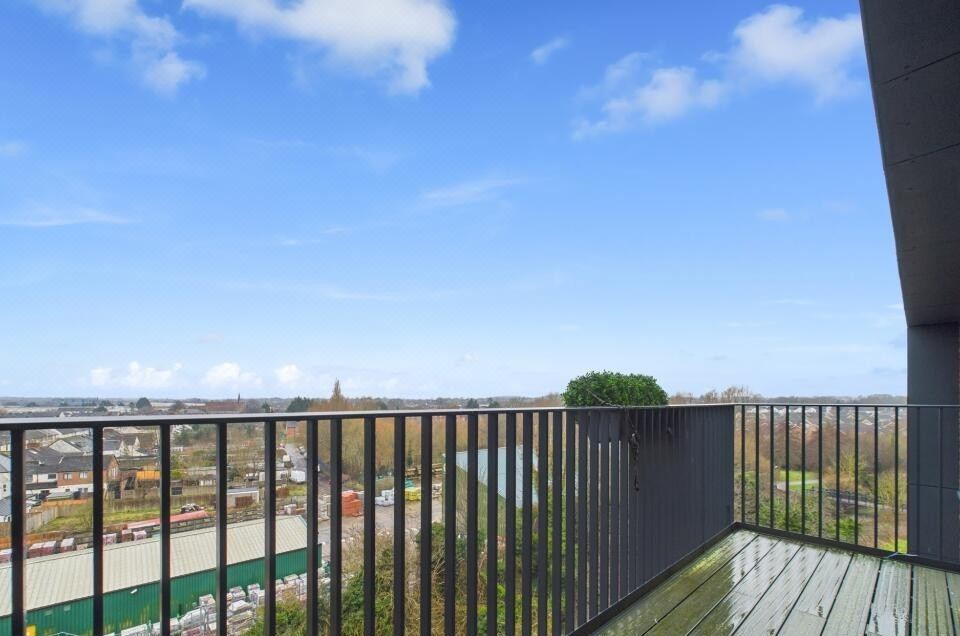 SevenStays Ashford - 2BR Luxury ApartmentsTwo-Bedroom Apartment