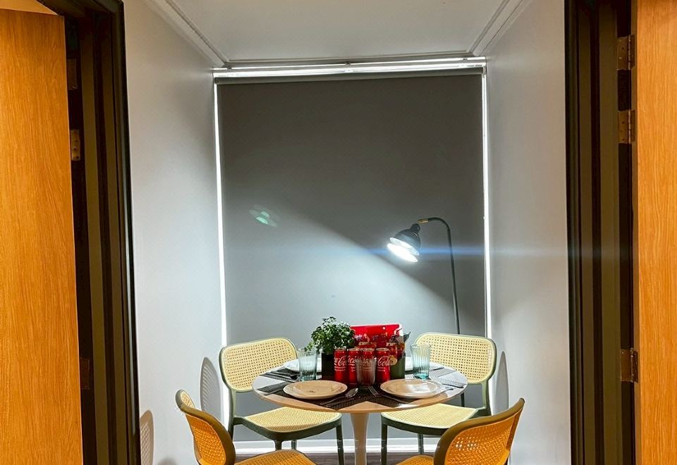 家庭河景特大床房