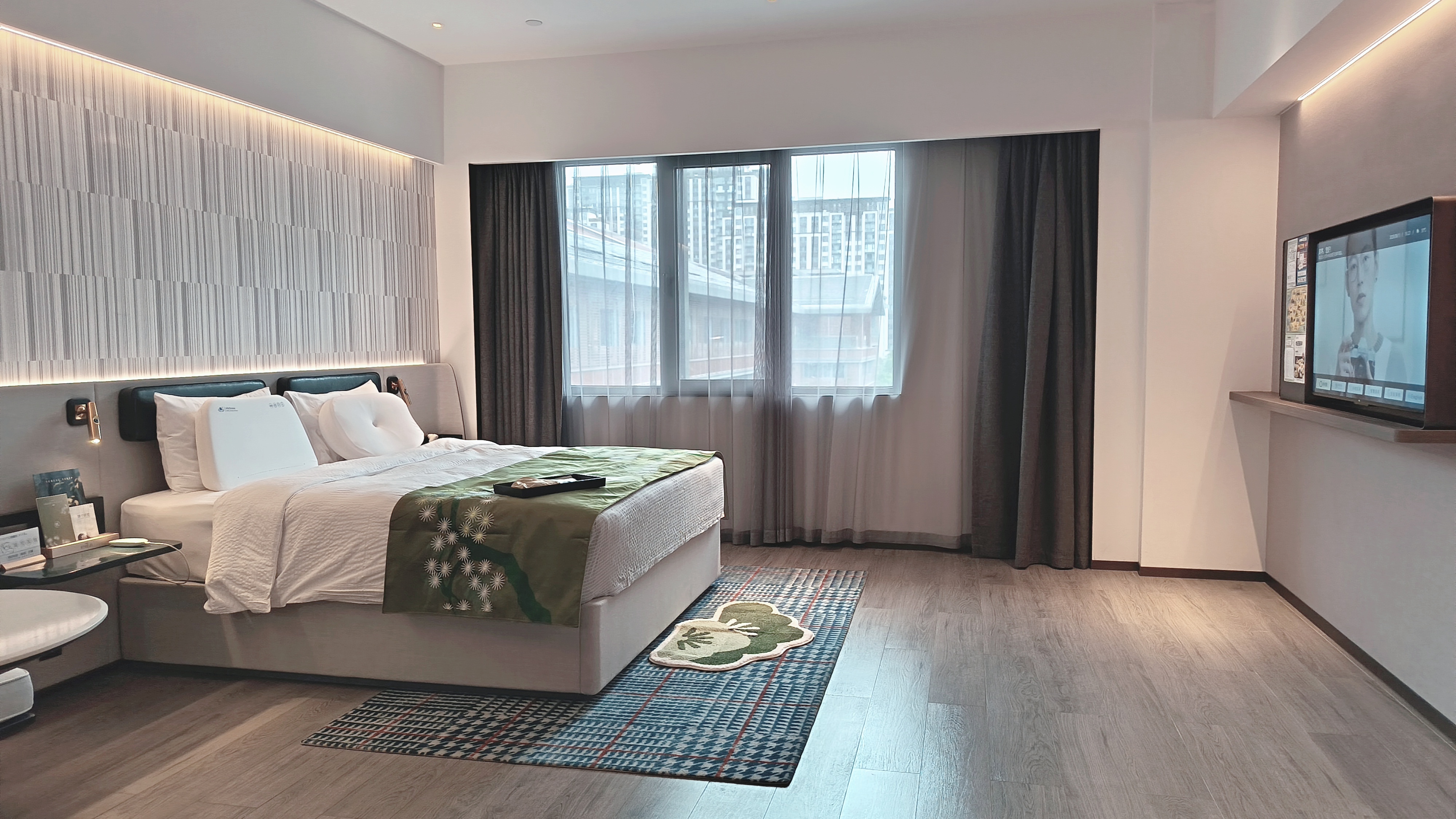 舒睡大床房（按摩助眠床垫+护颈深睡枕头+舒睡锦囊）