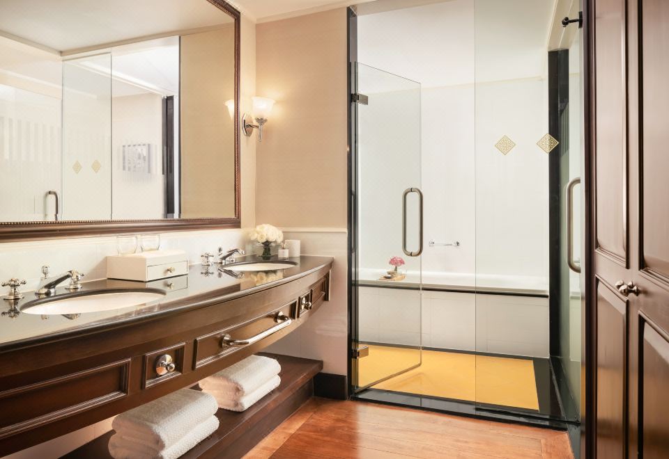 奢华俱乐部特大床房