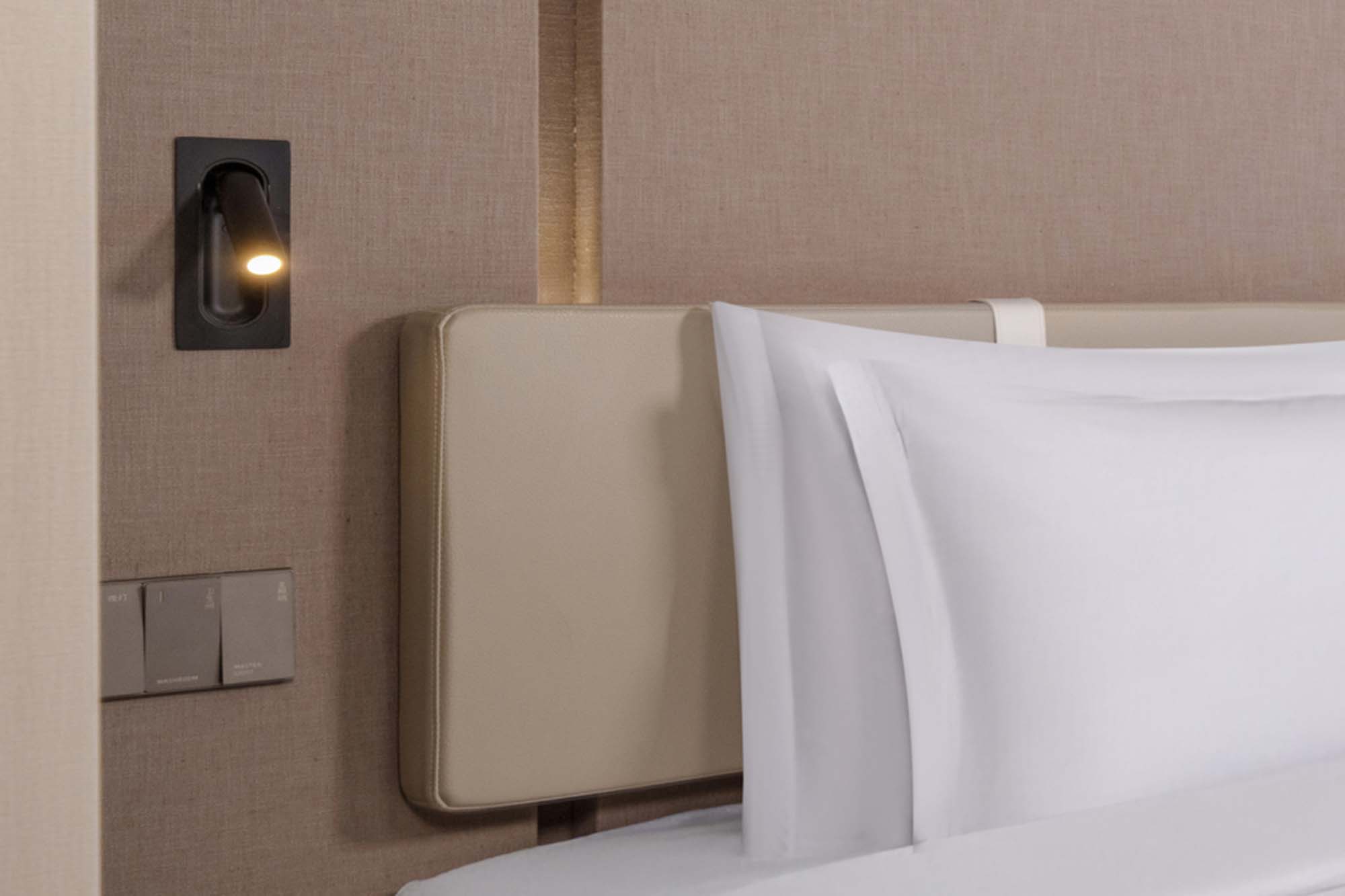 Holiday Inn Express Zhuhai Grand Theater by IHG无障碍大床房-暖心相伴