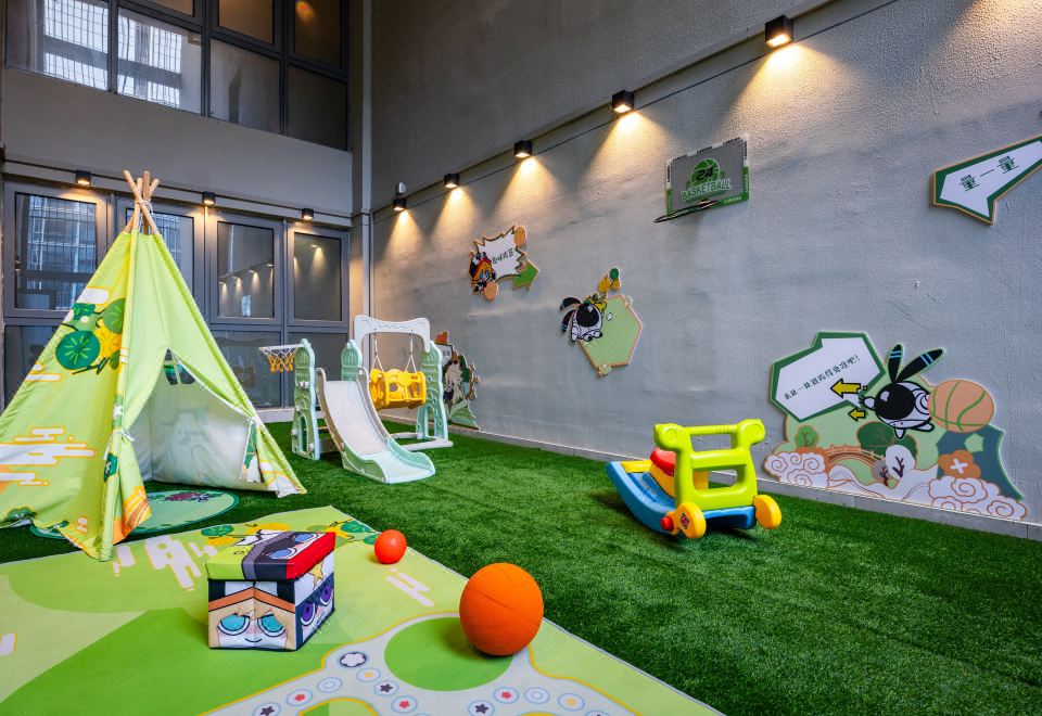 凹凸世界親子露臺家庭房