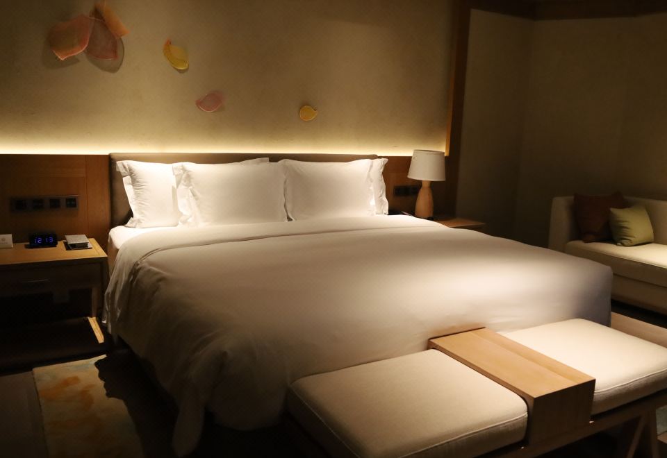 CROWNE PLAZA SHENNONGJIAGuestroom - 1-Bedroom, Mountain-View (Double Bed) (Living Room)