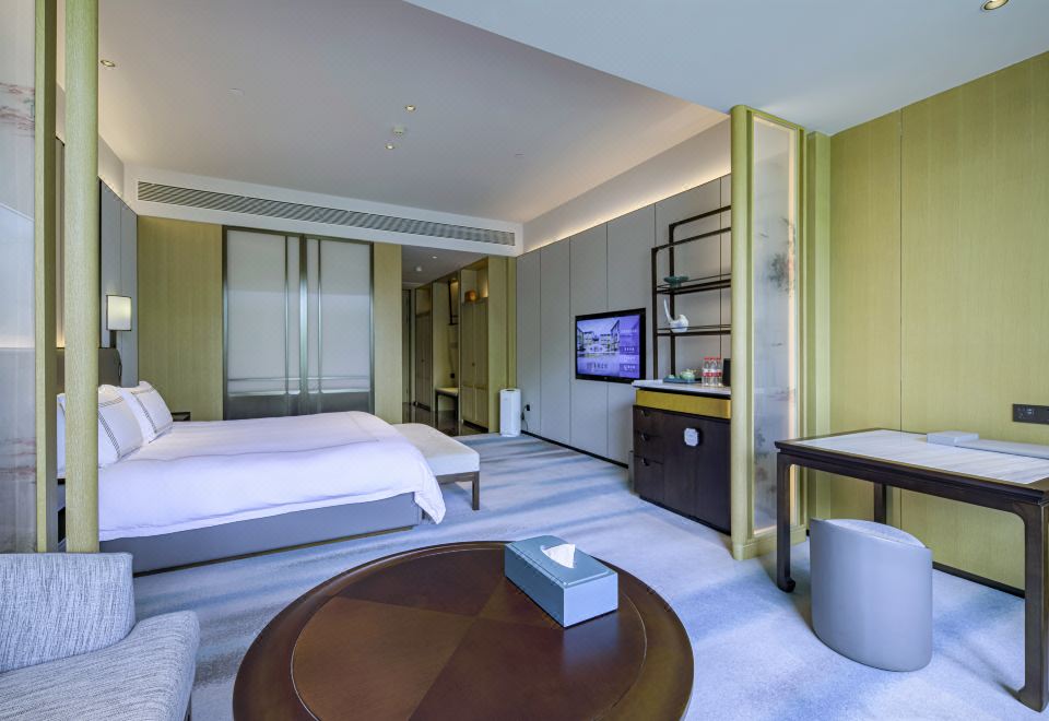 豪華湖景大床房