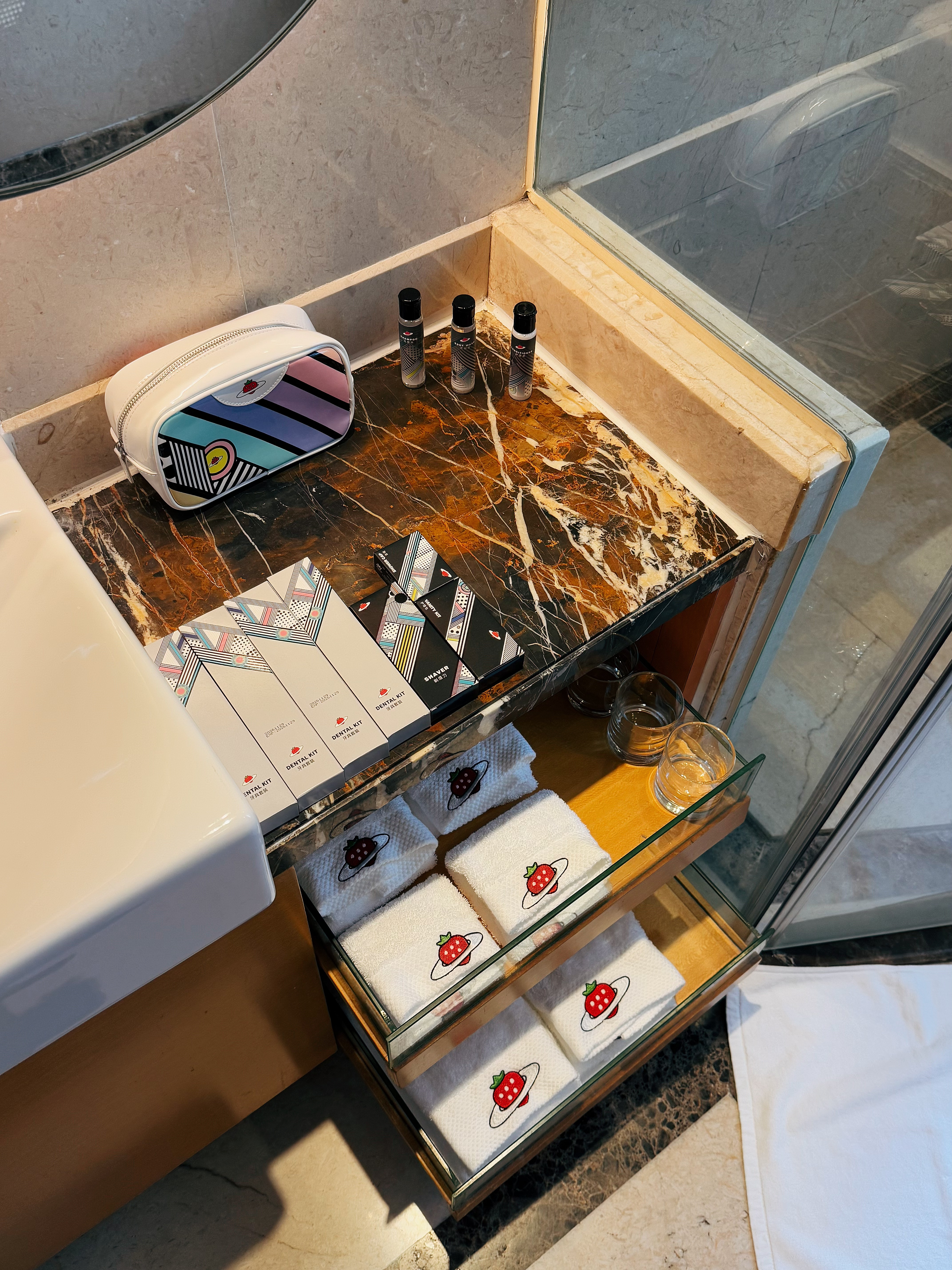 草莓主题两居室｜全景大阳台｜洗衣机｜全功能厨房