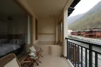 Libai | Goodnight Hot Spring Pool Mountain Lodge (Mount Siguniang Scenic Area)