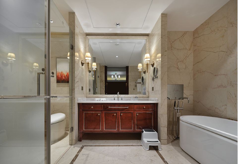 Dongwu New Century Grand Hotel HuzhouExecutive Suite (Family Gathering Lounge + Private Bathtub + King Koil Mattress)