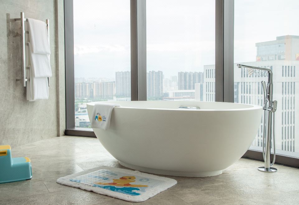 嘉賓軒小黃鴨親子主題家庭套房